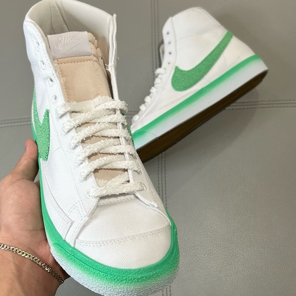 NWT NIKE BLAZER MID GREEN - Picture 2 of 3